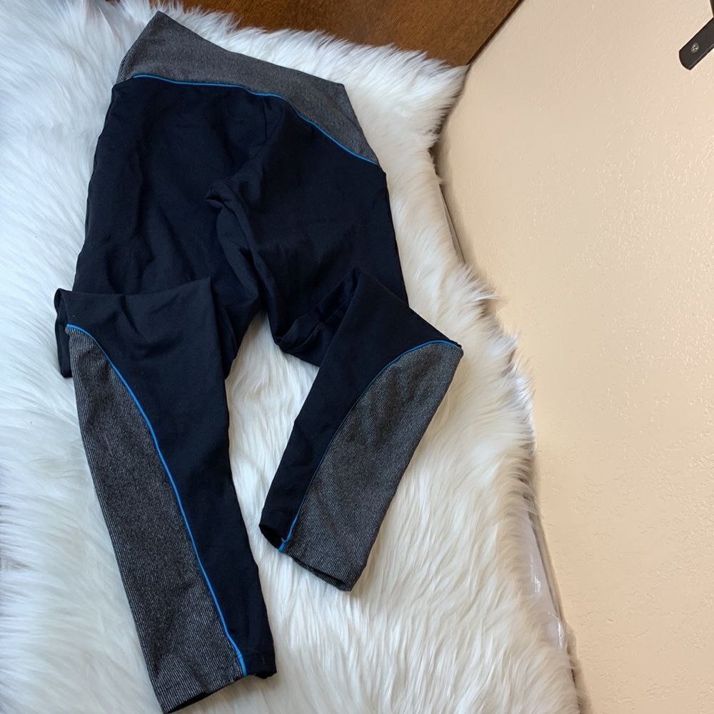 Liquido Black & Gray Leggings Size Medium - Picture 2 of 10